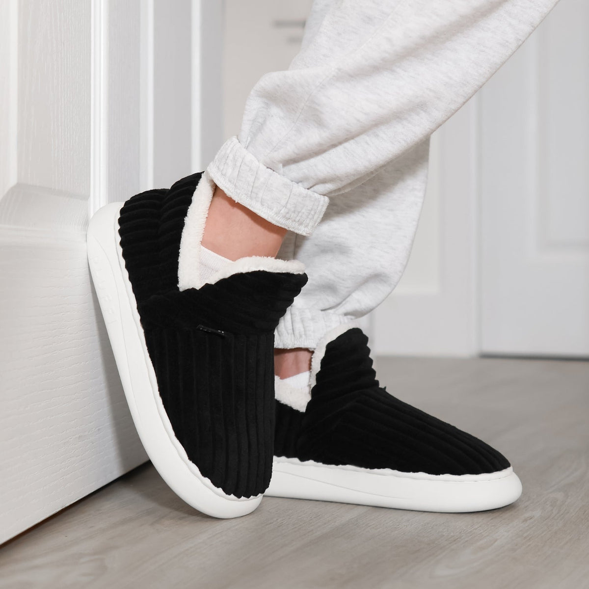 [COMPRE 1 LEVE 2] Pantufas - Real Pluffys™ + Manta de Veludo